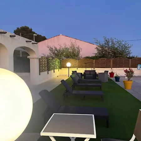 Maison Familiale Trois Piscine Privee La Bois D Olivier Feriehus *